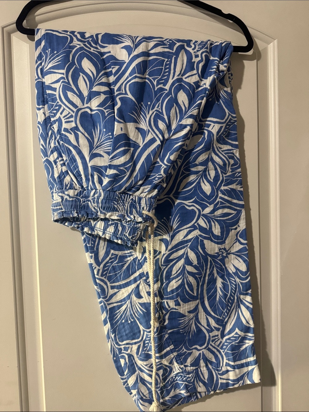 Blue & White Floral pull on barrel drawstring pants.